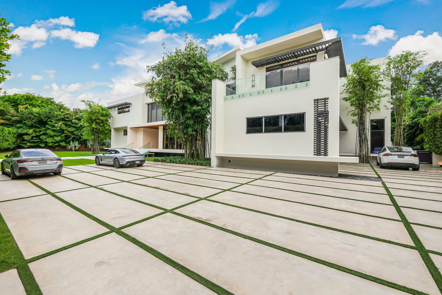 Renowned Art Collectors List Tropical Modern Estate In Coral Gables For $16.7 Million 28.jpg
