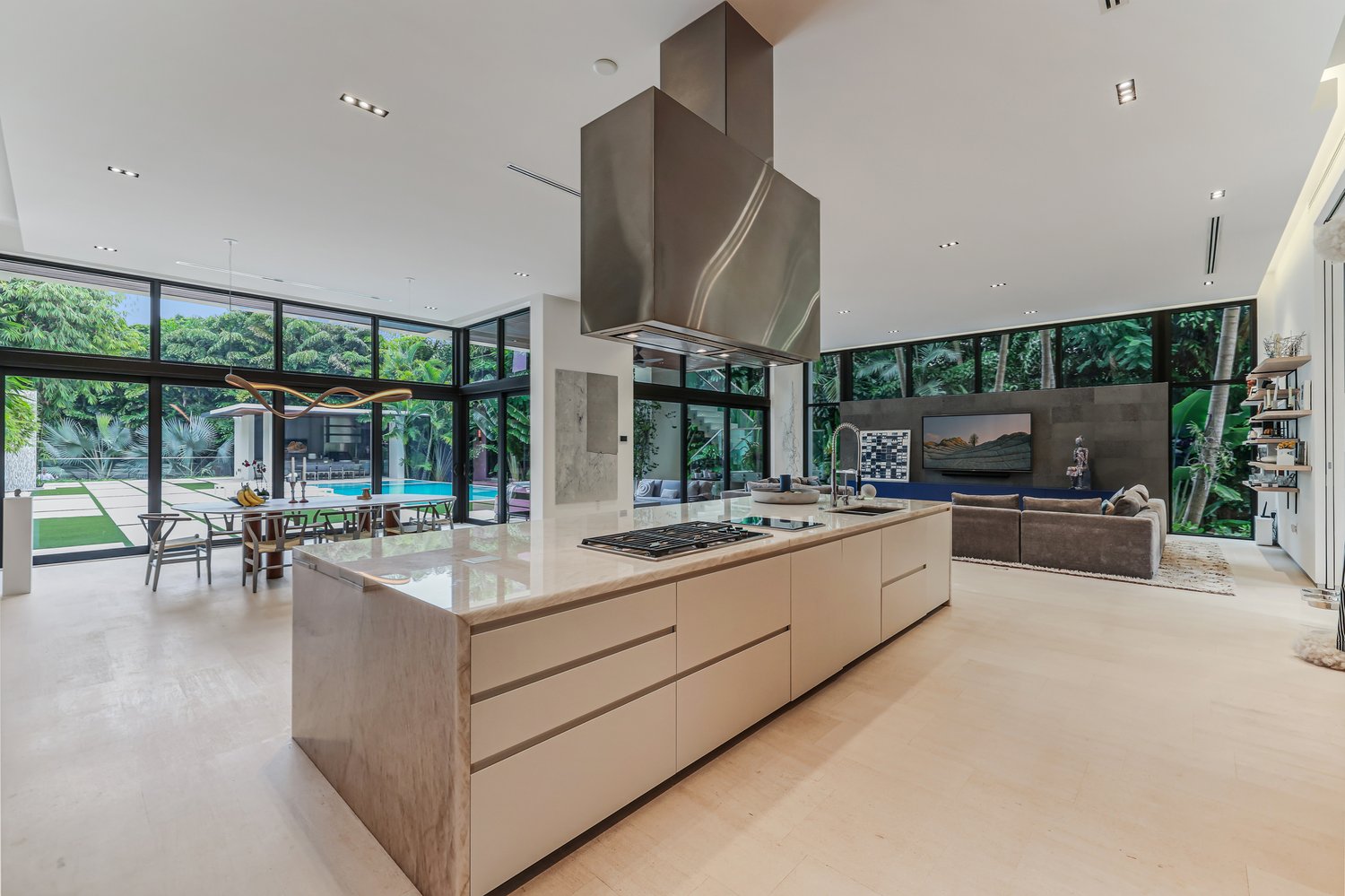 Renowned Art Collectors List Tropical Modern Estate In Coral Gables For $16.7 Million 5.jpg