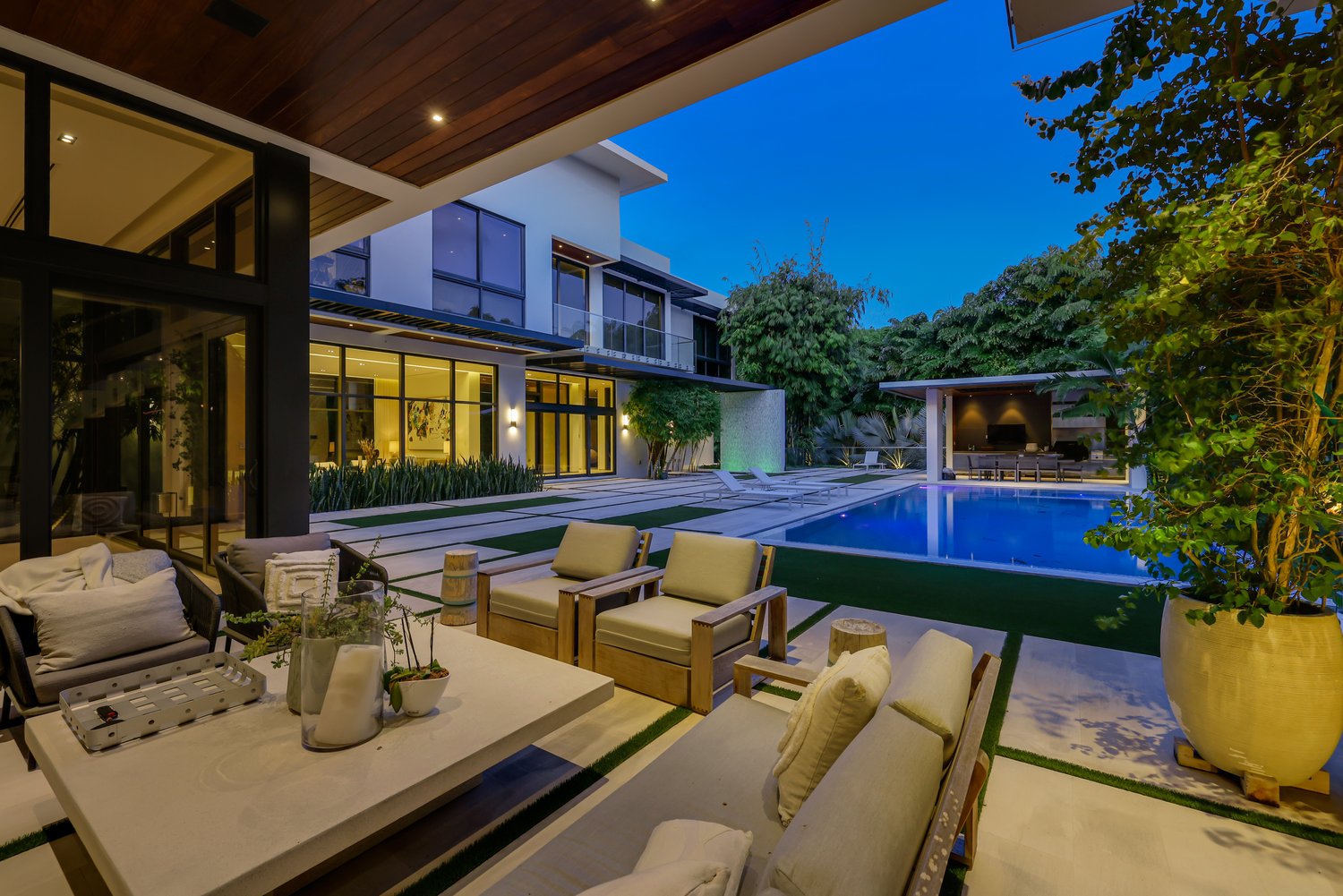 Renowned Art Collectors List Tropical Modern Estate In Coral Gables For $16.7 Million 24.jpg