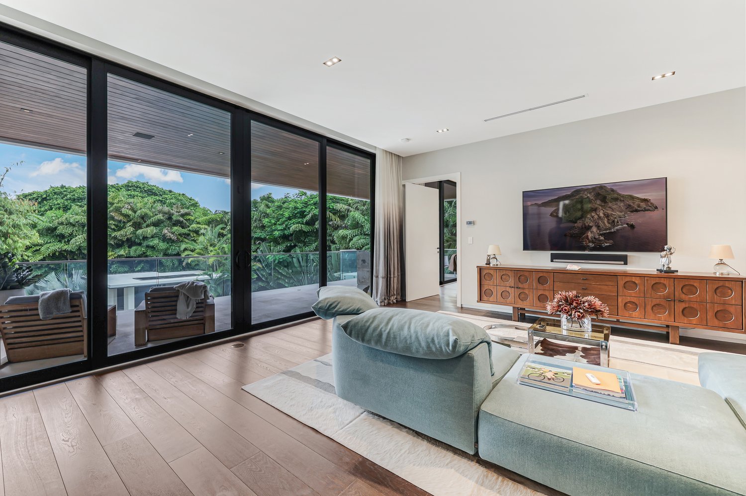 Renowned Art Collectors List Tropical Modern Estate In Coral Gables For $16.7 Million 15.jpg