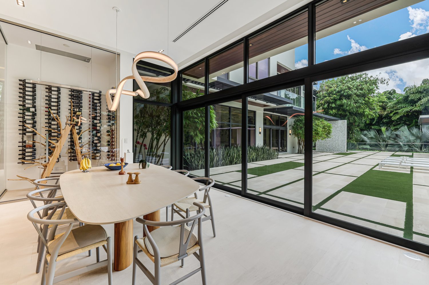 Renowned Art Collectors List Tropical Modern Estate In Coral Gables For $16.7 Million 8.jpg