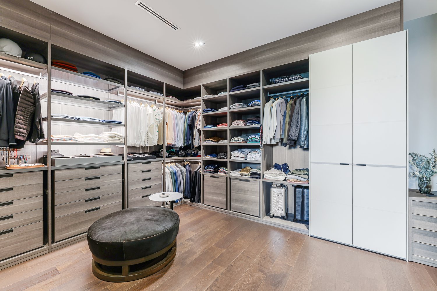 Renowned Art Collectors List Tropical Modern Estate In Coral Gables For $16.7 Million 17.jpg