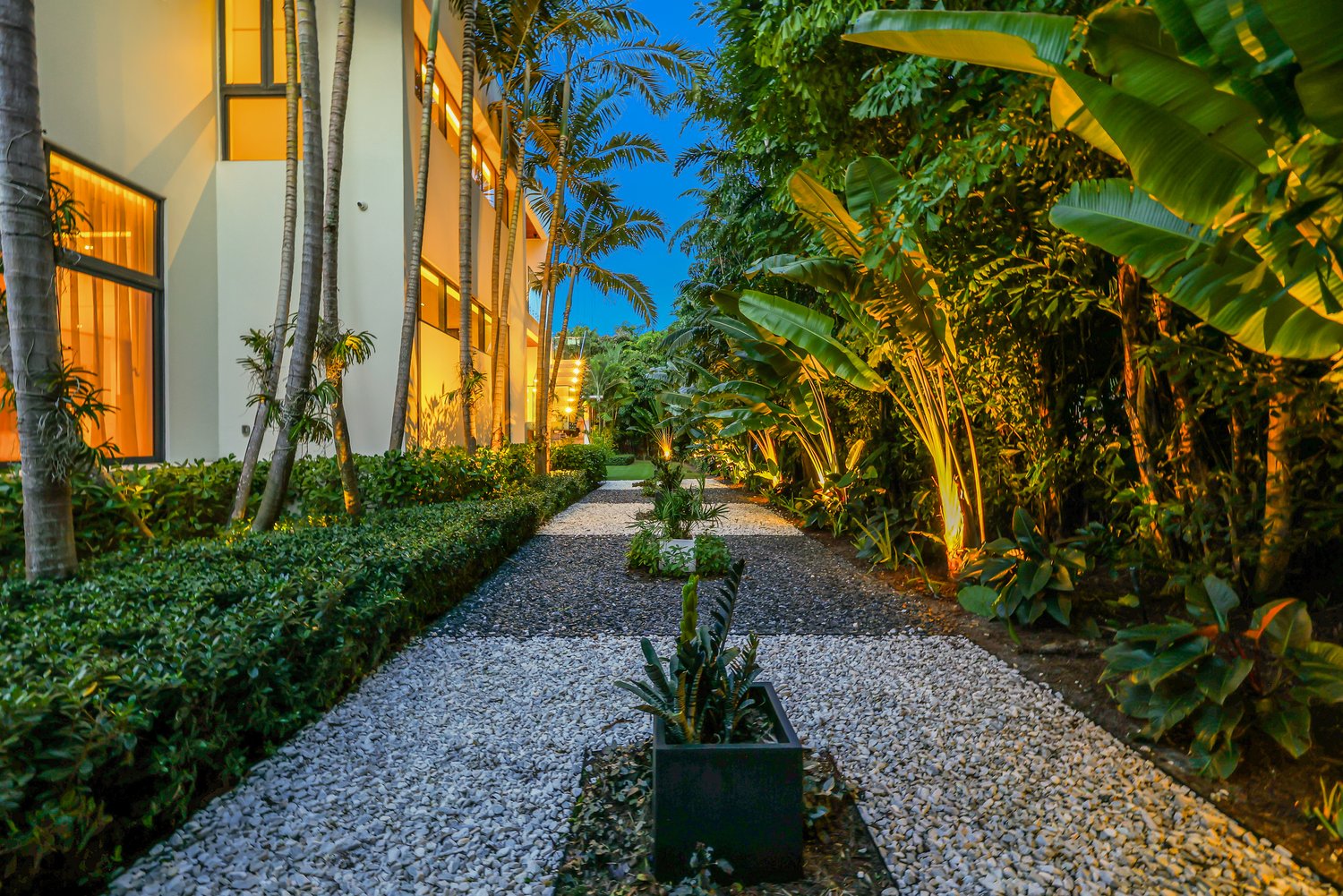 Renowned Art Collectors List Tropical Modern Estate In Coral Gables For $16.7 Million 26.jpg